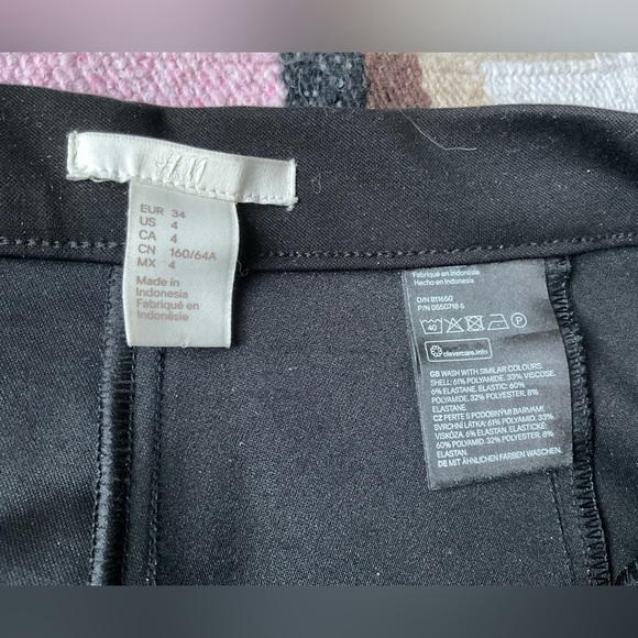 H&M stretch stirrup pants with words - Picture 13 of 13